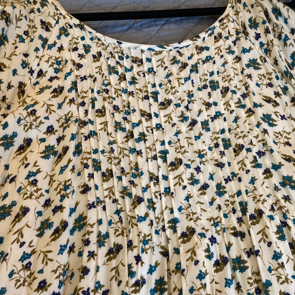 Spring dress - Picture 2 of 5